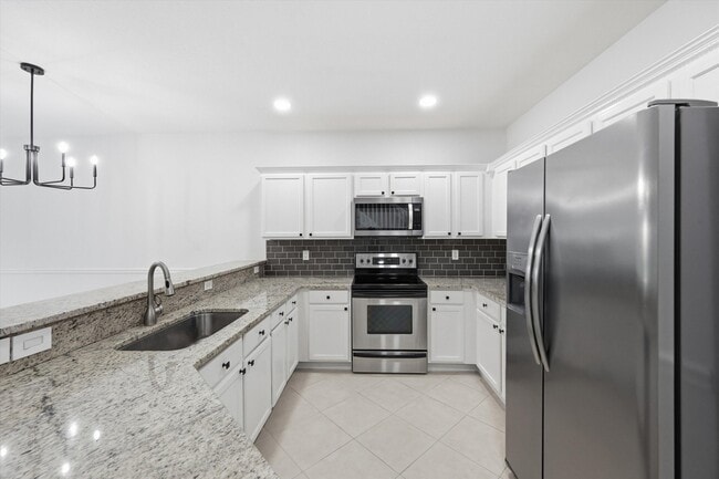 Foto del edificio - 13380 Georgian Ct