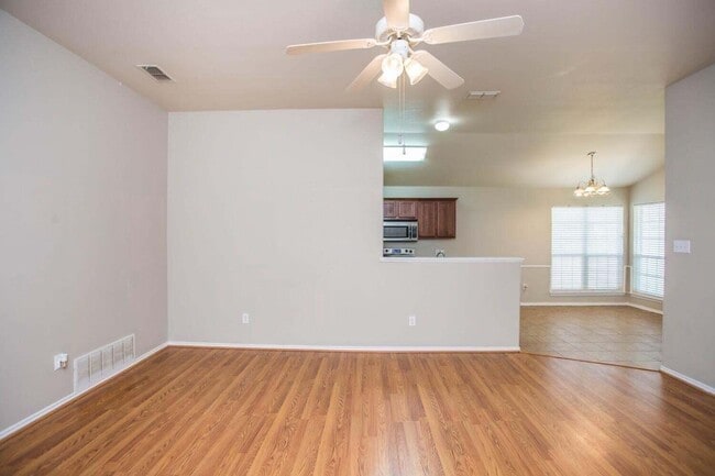 Building Photo - 3606 Pontiac Ave