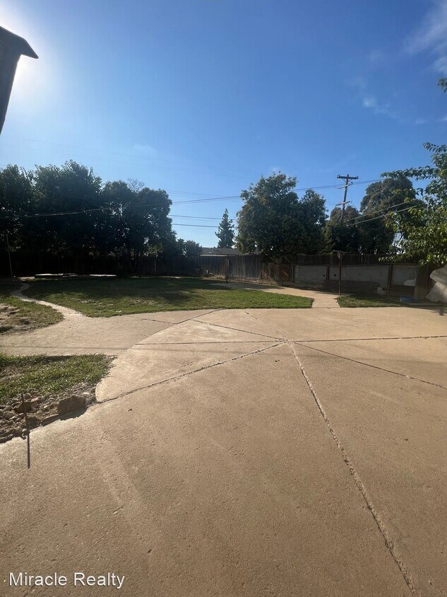 Building Photo - 4 br, 2 bath House - 2601 E Norwich Ave