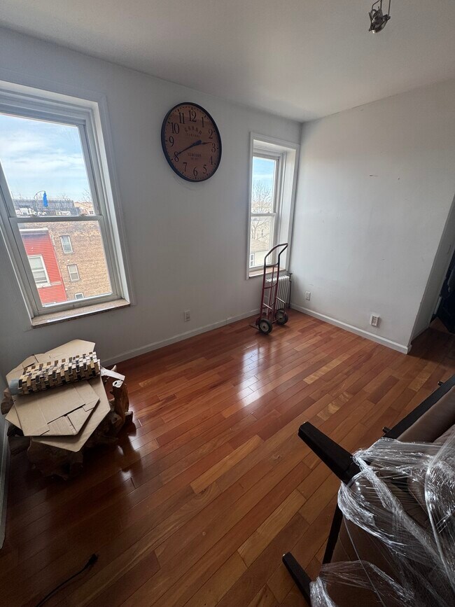 Foto del edificio - 187 Hopkins Ave