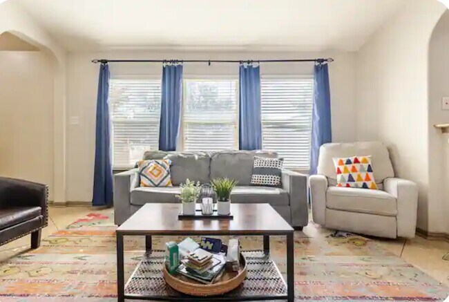 Foto del edificio - 1701 Strobel Ln