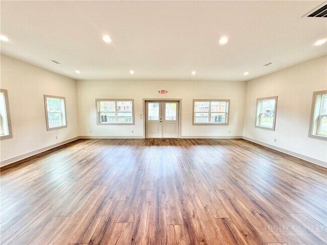 Building Photo - 300 N Jefferson Ave