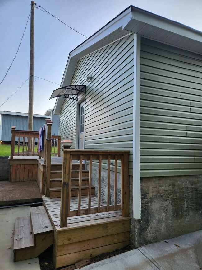 Building Photo - 907 N Nashville Ave