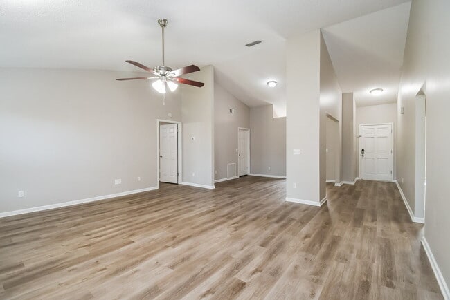 Foto del edificio - 7323 Sweet Rose Ln