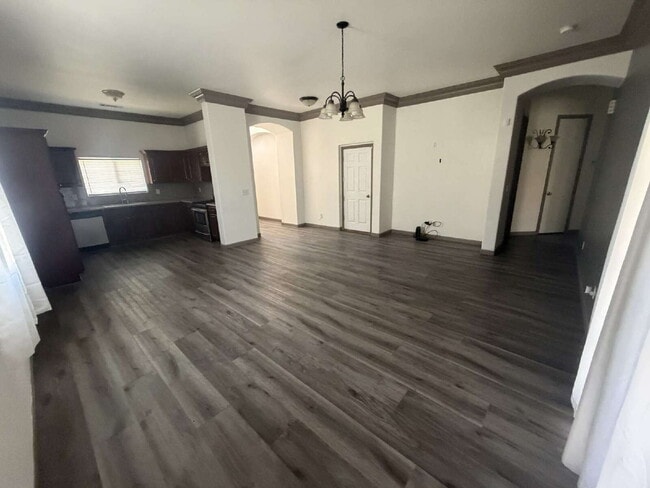 Foto del edificio - Beautiful 3 Bedroom, 2 Bathroom Home with Open Floor Plan & Spacious Backyard