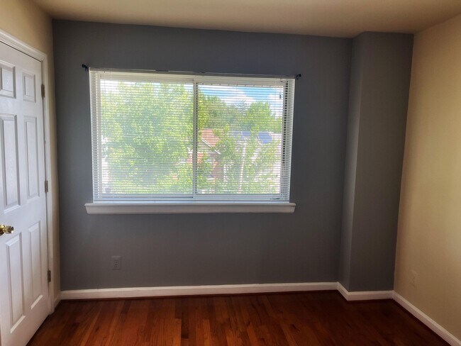 Foto del edificio - 2512 Markham Ln