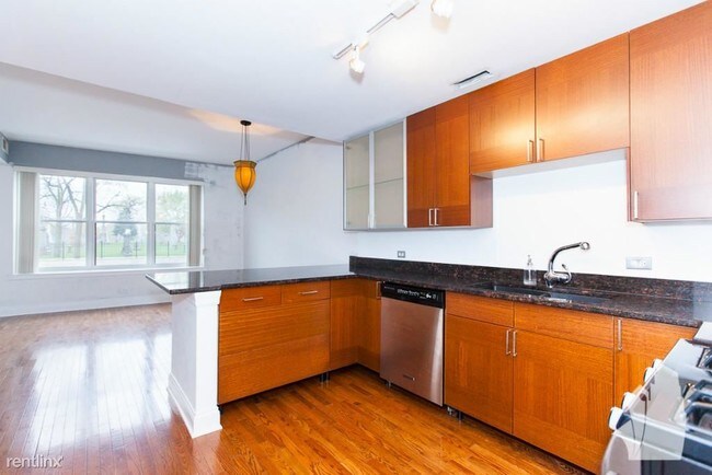 Building Photo - 1453 W Lawrence Ave