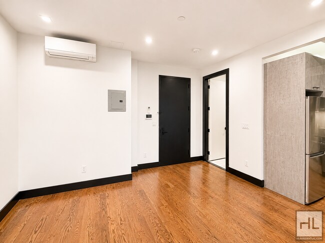 Foto del edificio - IRVING AVENUE / Spacious Bushwick 2-Bed