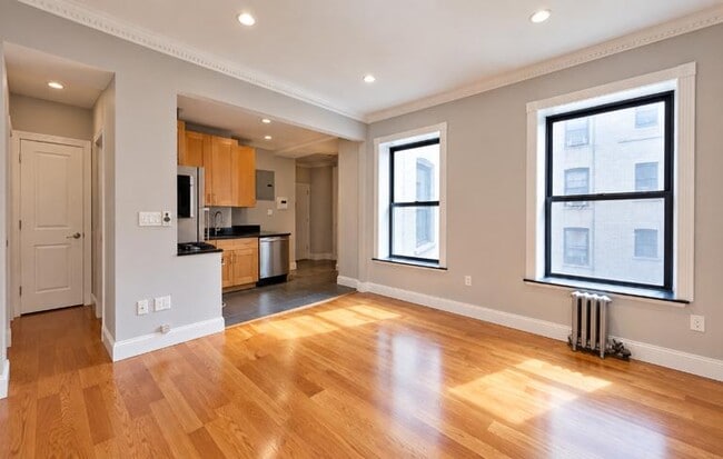 Building Photo - 326 E 100th St