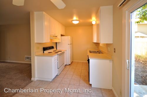 Building Photo - 253 Tamarack Ave