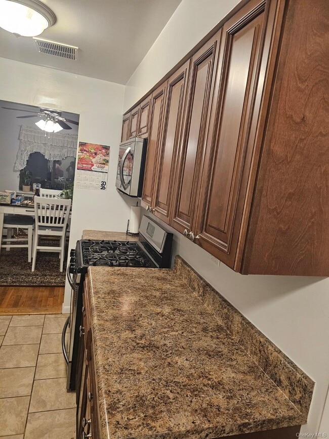 Building Photo - 4 Darian Ct