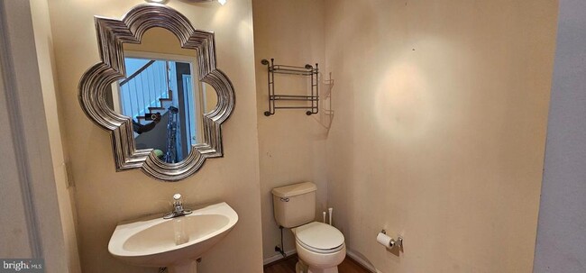 Building Photo - 1012 Meadow View Cir