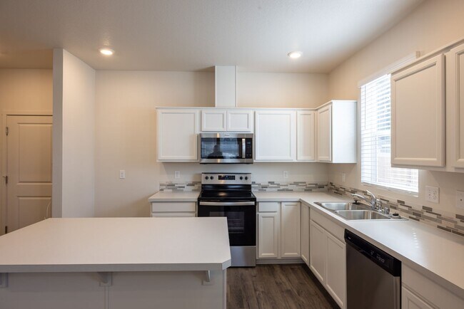 Foto del edificio - Three bedroom townhouse in Hazel Dell - Ce...