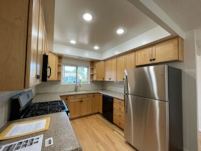 Building Photo - Adorable Home with Lots of Upgrades!
