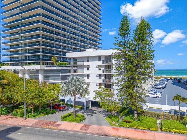 Foto del edificio - 5845 Collins Ave
