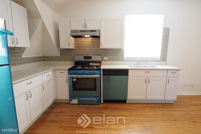 Building Photo - 3919 N Ravenswood Ave