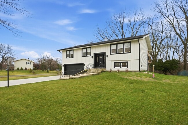 Building Photo - 2S245 Mayfield Ln