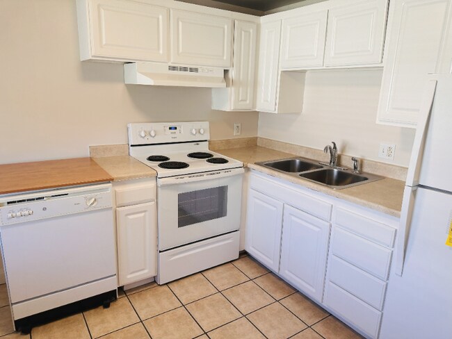 Building Photo - 2107 E 3300 S