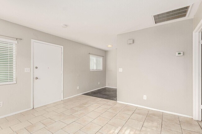 Foto del edificio - 10033 N 9th Ave