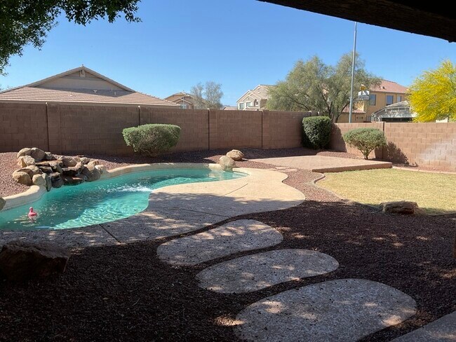 Foto del edificio - Amazing 4-Bedroom Home W/ POOL Service