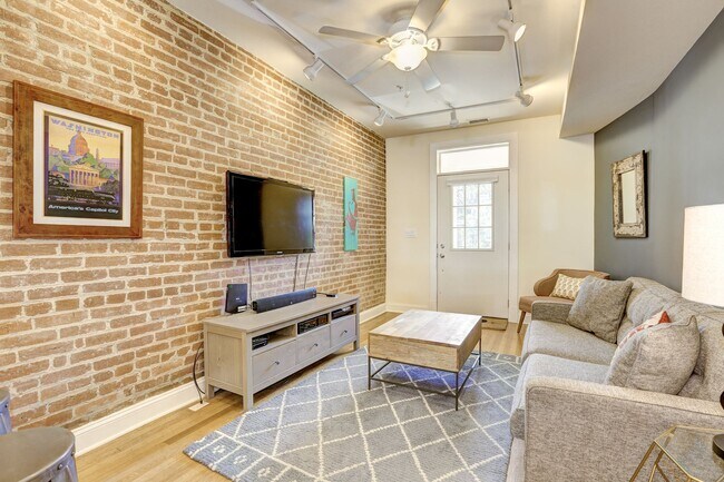 Foto del edificio - 4114 New Hampshire Ave NW