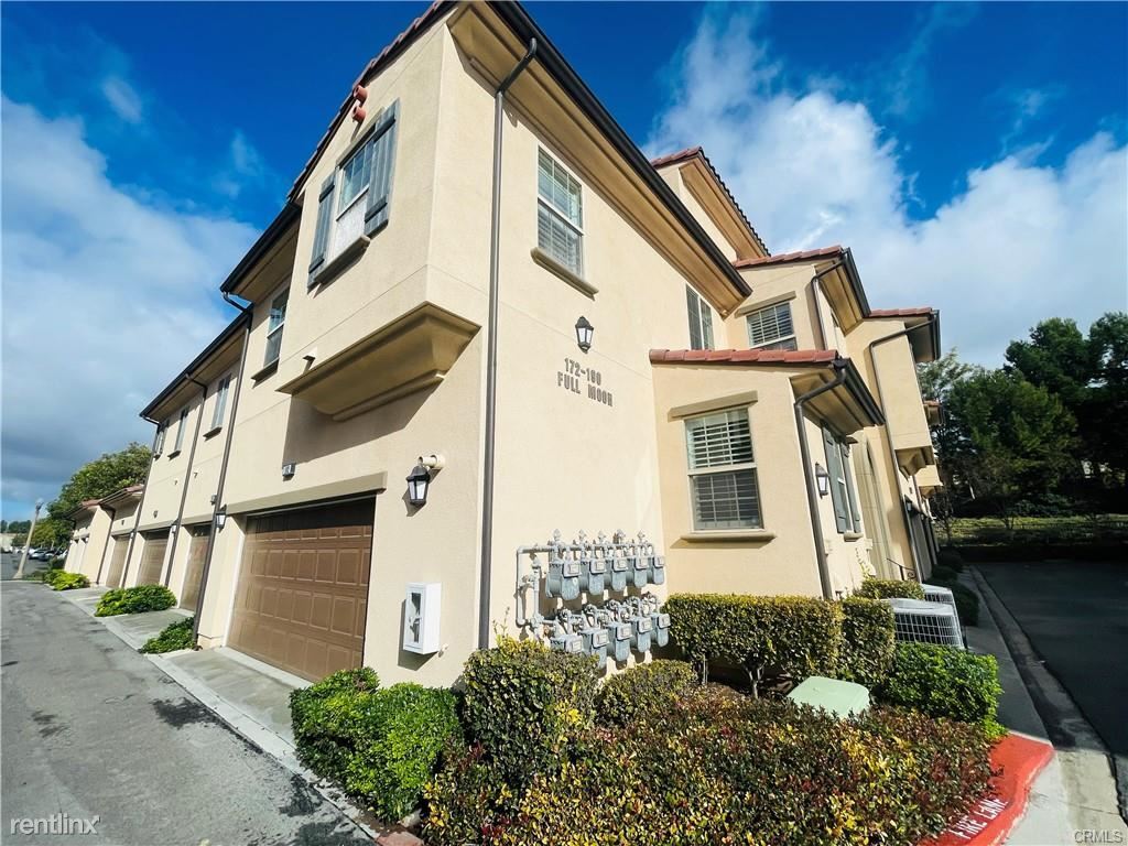 3 br, 3 bath Condo 182 Full Moon Condo for Rent in Irvine, CA