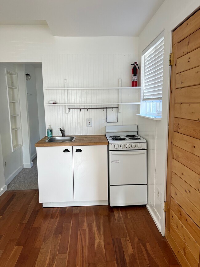 Efficiency kitchen. - 808 E 6th Ave