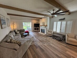 Building Photo - 289 Vista Royale Cir W