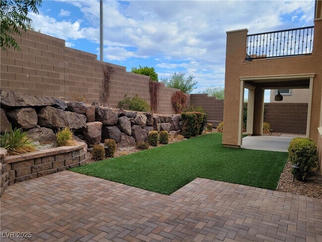 Foto del edificio - 309 Mandarin Hill Ln