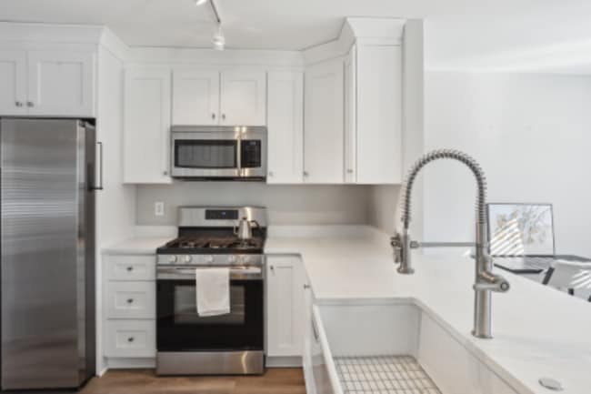 Building Photo - 2058 Drogheda Ln