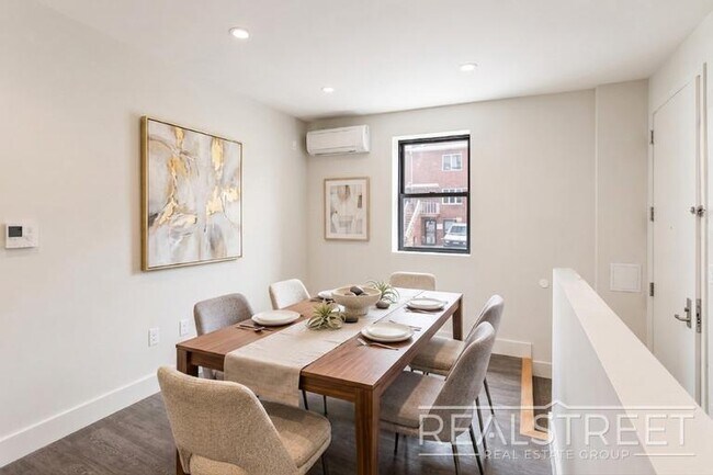 Foto del edificio - Spacious 2 Bed 1.5 Bath DUPLEX in Bed Stuy