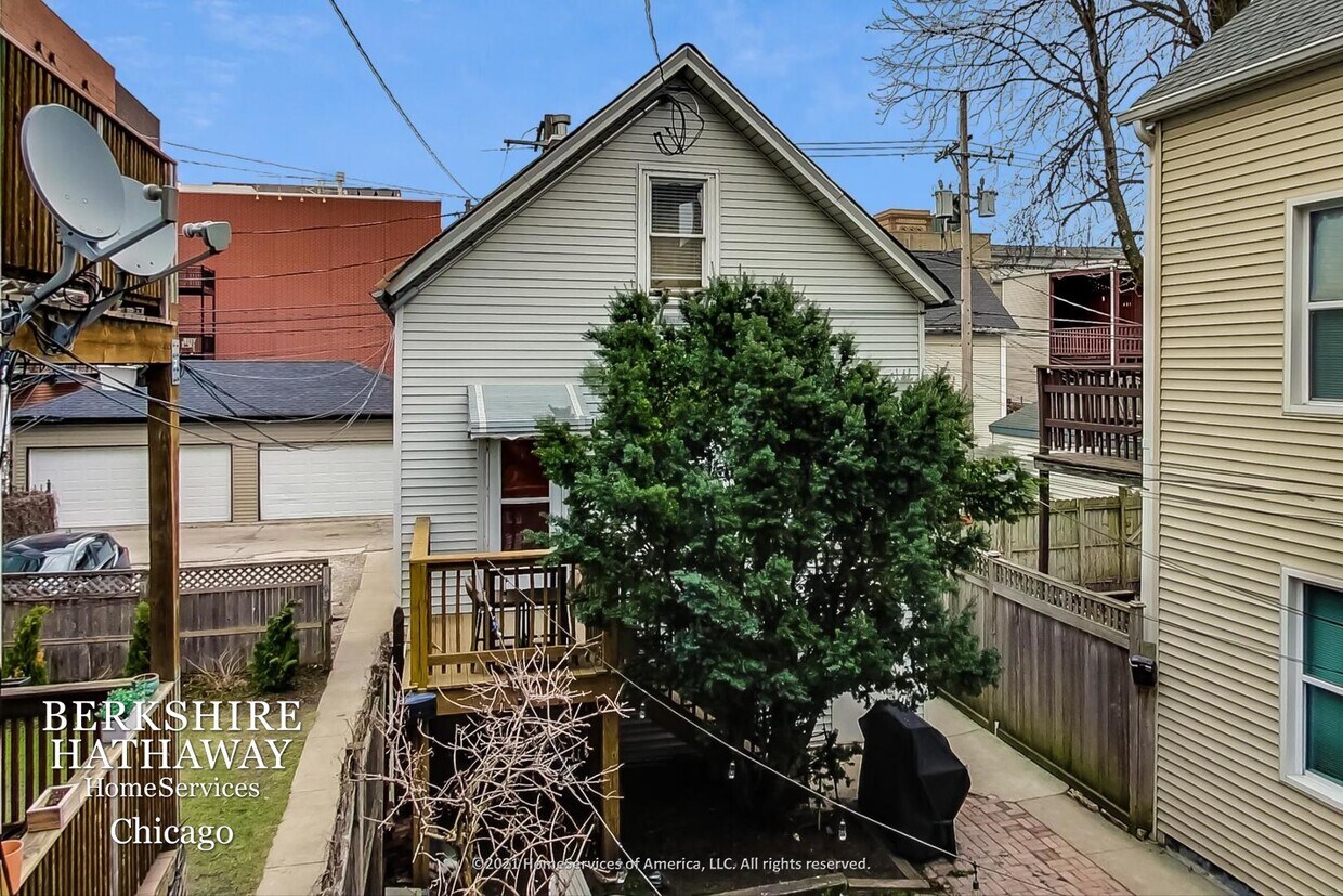 Primary Photo - 3147 N Southport Avenue