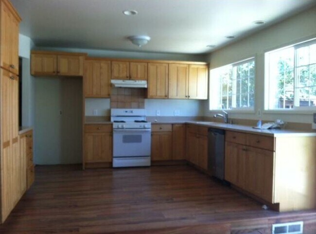 Foto del edificio - 7617 Bonita Ave