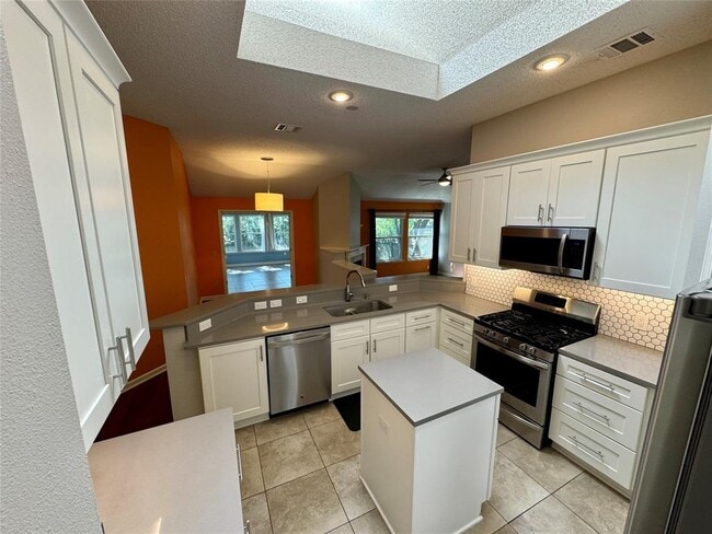 Building Photo - 8311 Edgemoor Pl