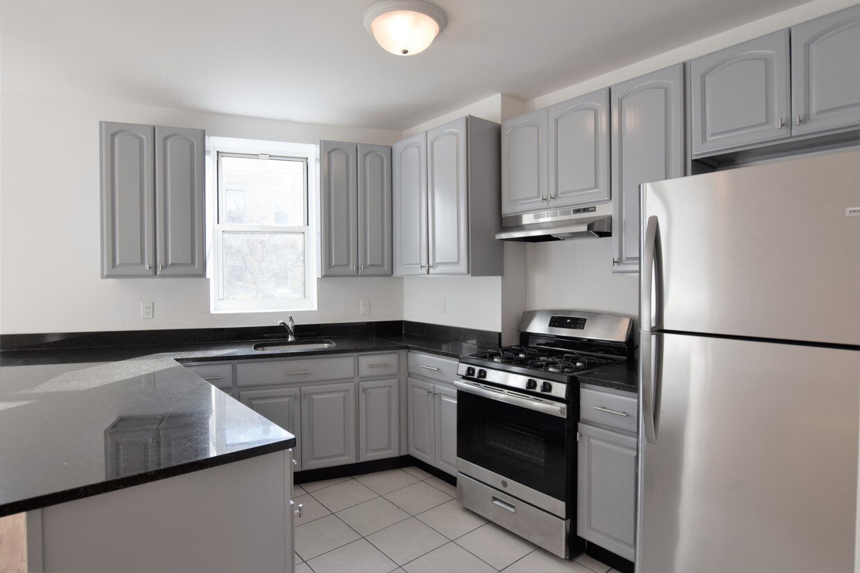 Primary Photo - 5939 Myrtle Ave