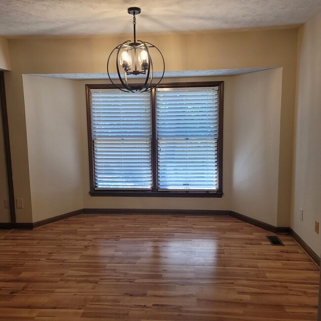 Building Photo - New Listing