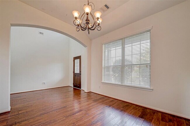 Foto del edificio - 11 Sagamore Ridge Pl