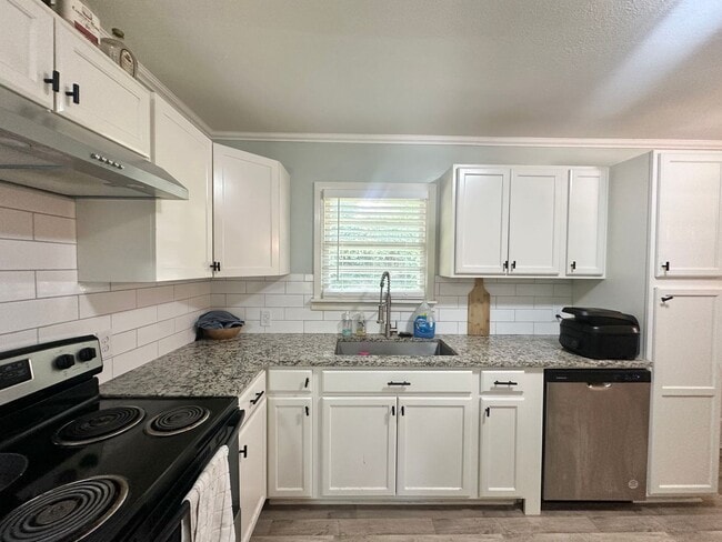 Building Photo - Updated 3-Bedroom Home Near TJC & Medical ...