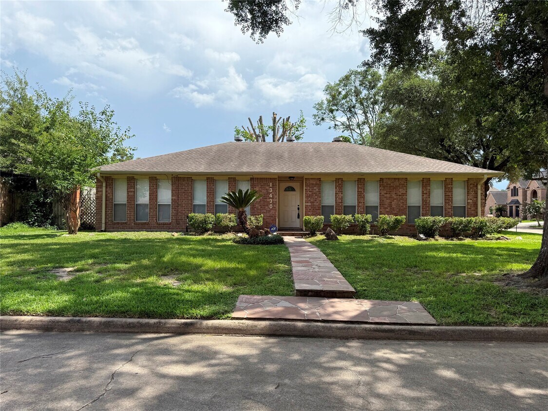 Foto del edificio - 13430 Exton Ln