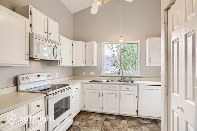Building Photo - 9433 W Elmhurst Pl
