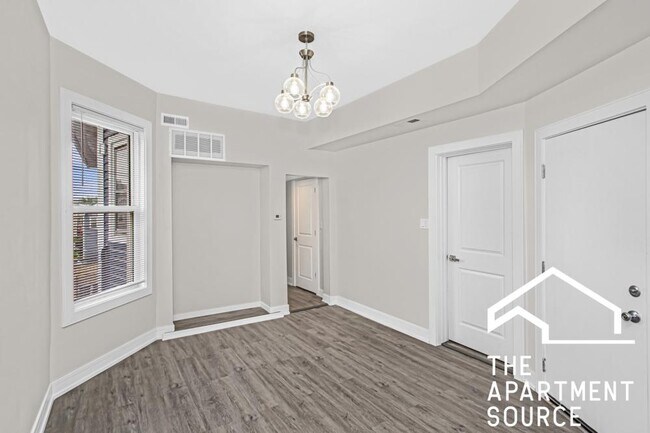 Building Photo - 3 bedroom in Chicago IL 60647