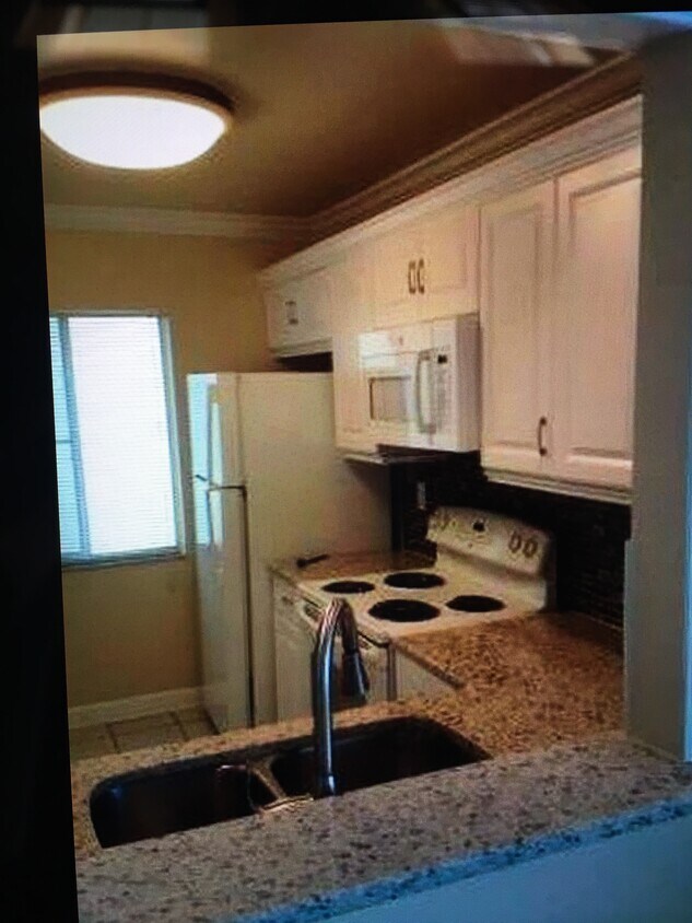 Cocina - 6184 Michelle Way