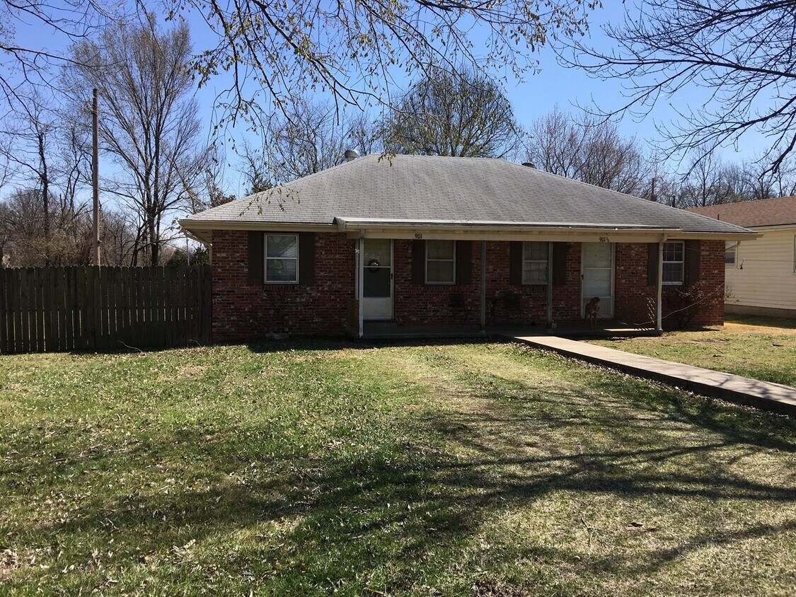 Primary Photo - 901 S Taylor Duplex