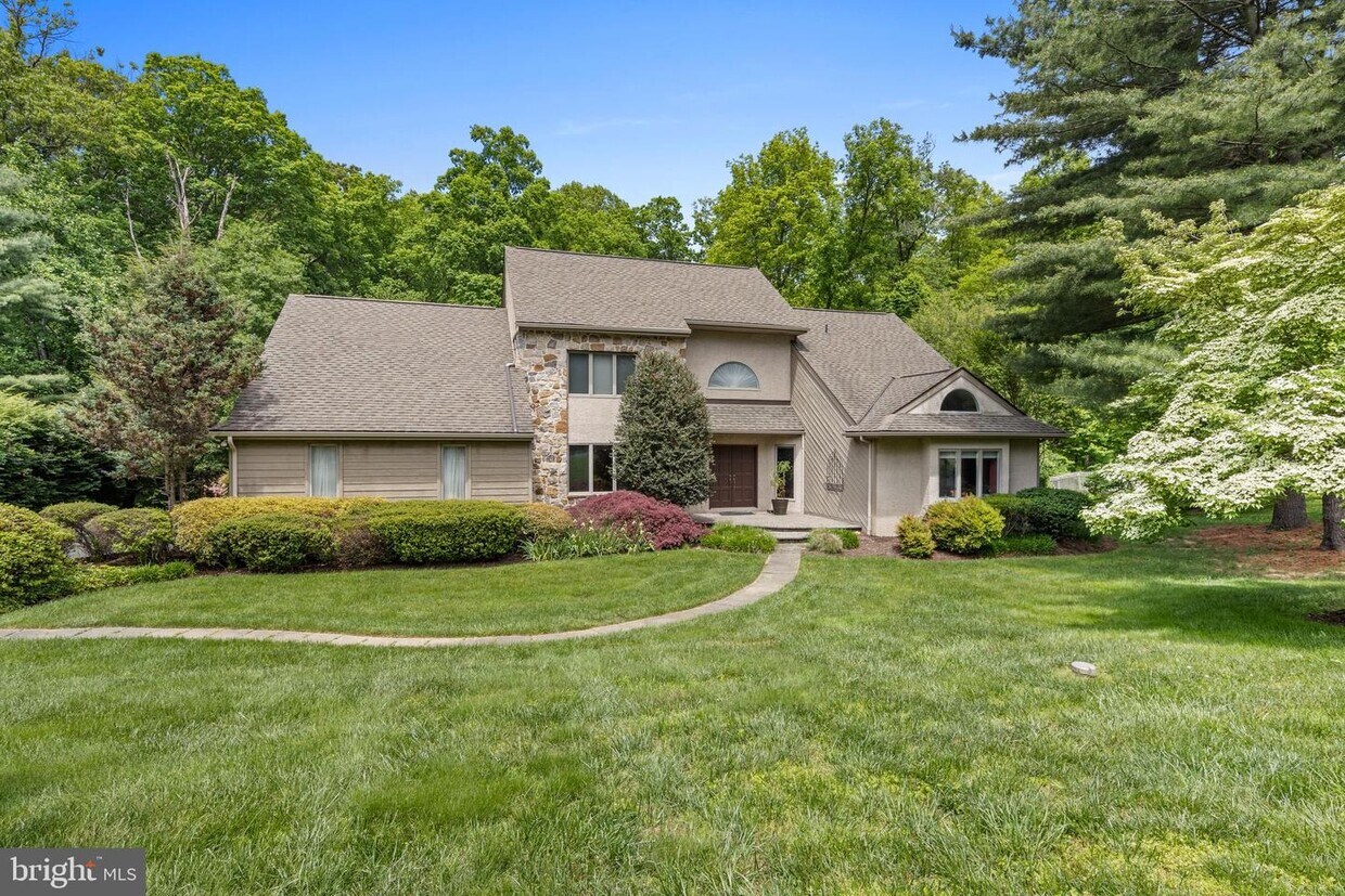 Primary Photo - 1685 Waterglen Dr