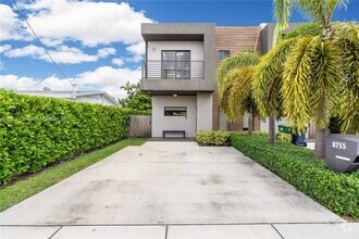 Building Photo - 8755 SW 34th St