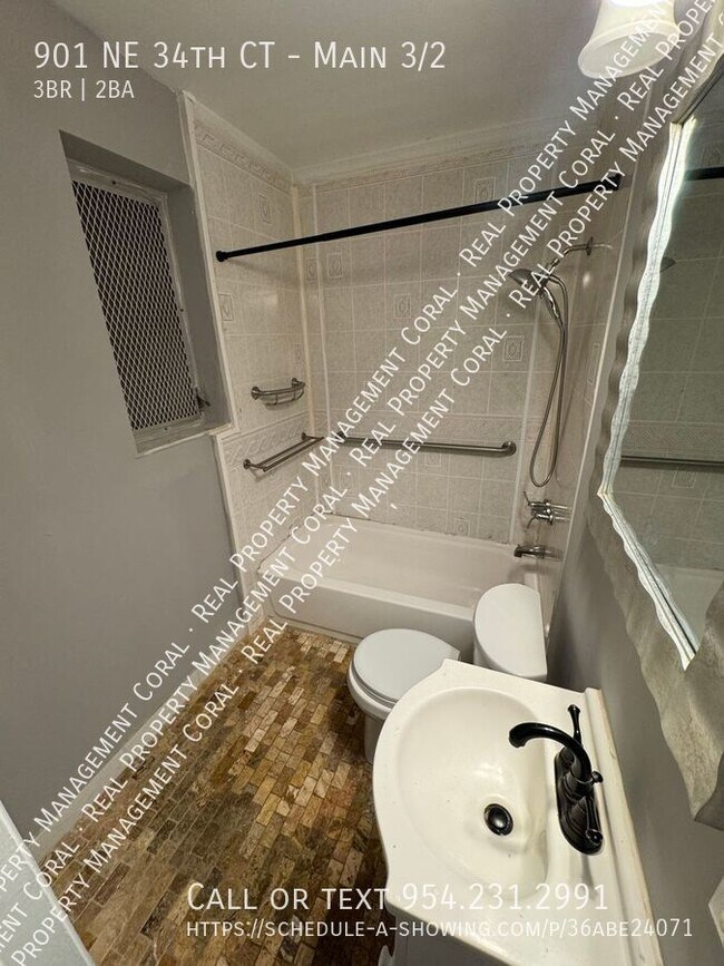 Foto del edificio - 901 NE 34th Ct