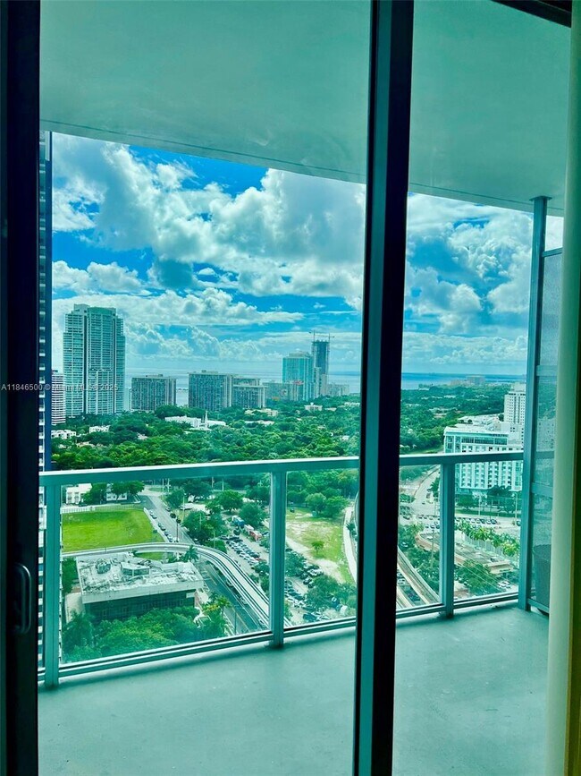 Foto del edificio - 79 SW 12th St