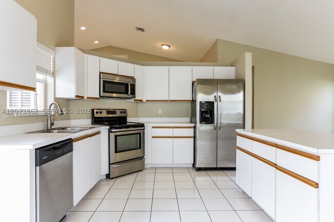 Building Photo - 576 NW 48th Ave