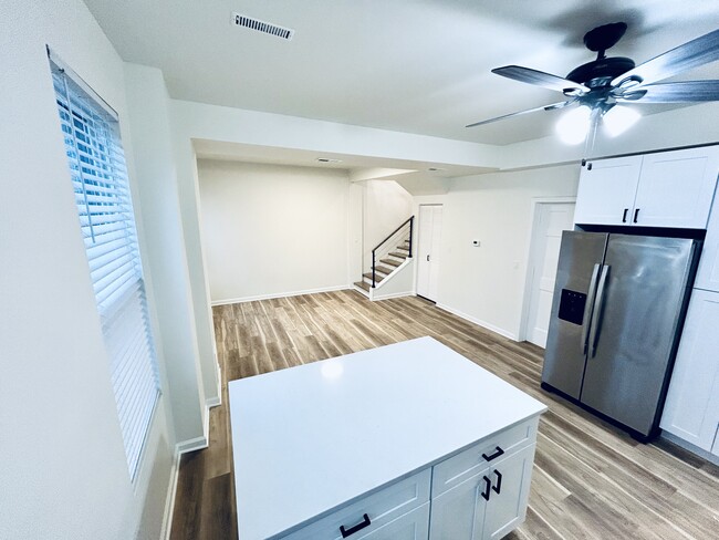 Building Photo - 3227 S May St