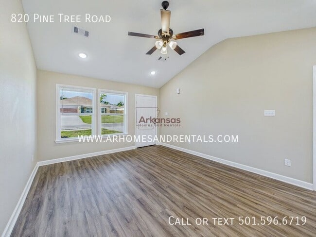 Foto del edificio - 820 Pine Tree Rd
